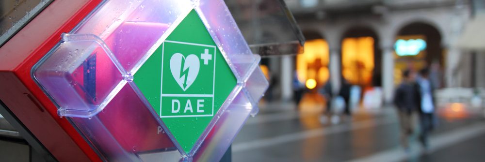 Station,Of,An,Automated,External,Defibrillator,(aed),In,An,Italian defibrillatore